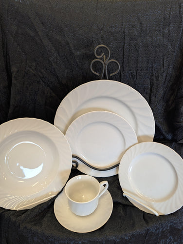 China White Scalloped